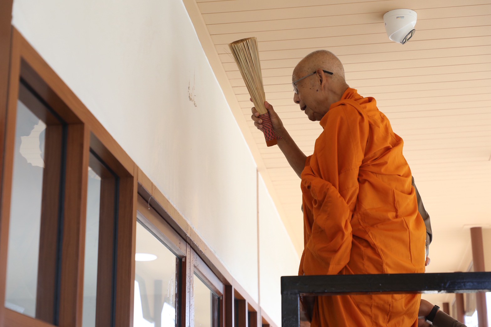 title - ส.ป.ก. เข้าร่วมพิธีเปิดสำนักงานฯ พร้อมมอบเอกสารสิทธิ์ การใช้ประโยชน์ที่ดิน (ส.ป.ก.) และประชุมการติดตามการดำเนินงานตามแผนปฏิบัติการพัฒนาพื้นที่สถานีวิจัยการเกษตรและพัฒนาโครงการหลวงโนนดินแดง ณ จังหวัดบุรีรัมย์